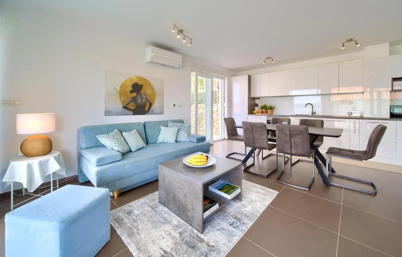Villa Solis Lacus Modern Apartment - Private Heated Pool - Smart Tv Sky X - Free Parking Njivice