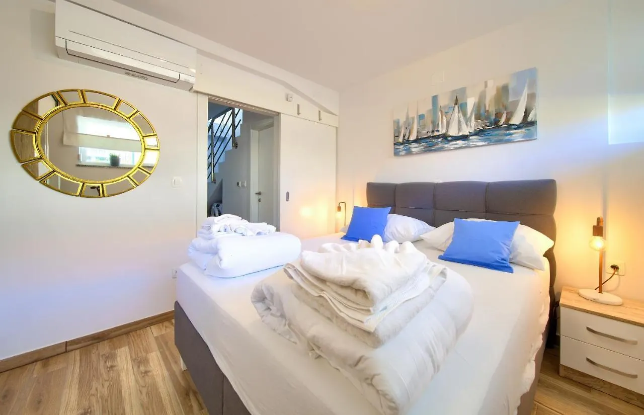 Villa Solis Lacus Modern Apartment - Private Heated Pool - Smart Tv Sky X - Free Parking Njivice Croatia