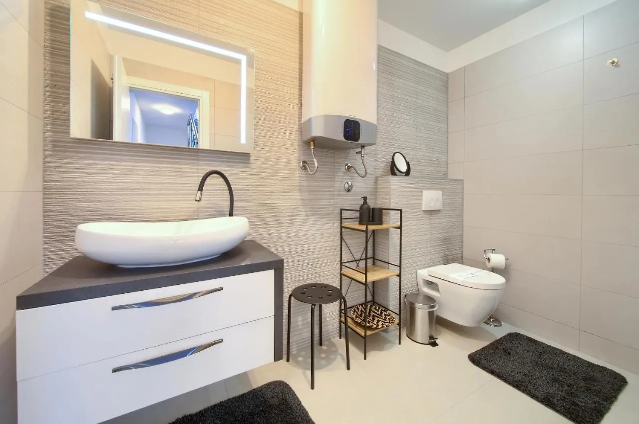 Villa Solis Lacus Modern Apartment - Private Heated Pool - Smart Tv Sky X - Free Parking Njivice