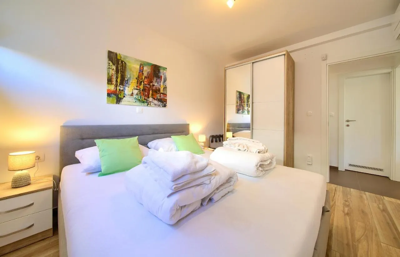 Villa Solis Lacus Modern Apartment - Private Heated Pool - Smart Tv Sky X - Free Parking Njivice