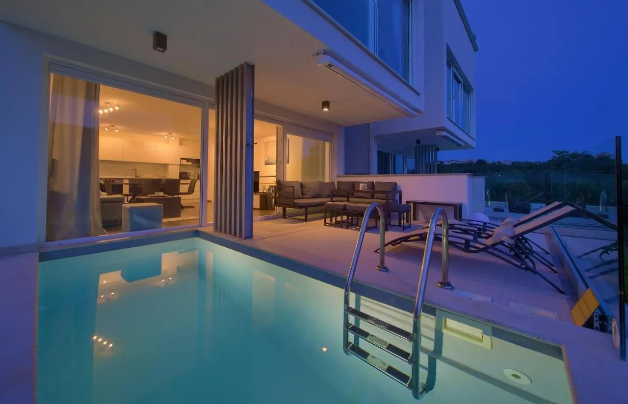 Villa Solis Lacus Modern Apartment - Private Heated Pool - Smart Tv Sky X - Free Parking Njivice