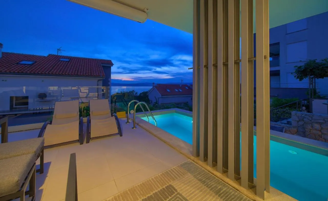 Villa Solis Lacus Modern Apartment - Private Heated Pool - Smart Tv Sky X - Free Parking Njivice 0*,  Croatia